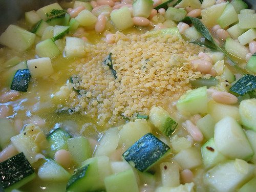Minestrone soup preparation