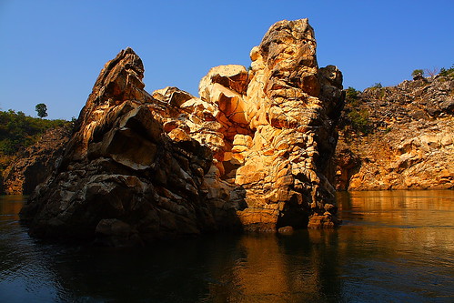 The Marble Rocks of Jabalpur, on the river Narmada. by Aksveer.