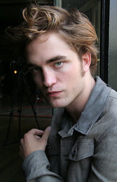 Robert Pattinson by rrobertpattinson.