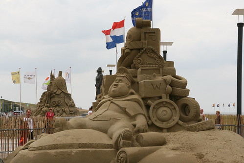 Wall-E sand sculpture