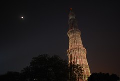Qutab Minar with moon, jupiter and Venus!