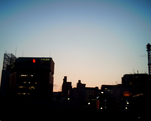 【写真】VQ1005で撮影した夕焼け空と新橋ビル群