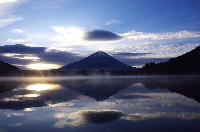 精進湖からの富士山 - Mt.Fuji and Lake Shojiko