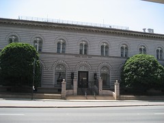 Front view of the U.S. Mint in Denver. (07/03/2008)
