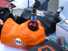 Giants lager mitts