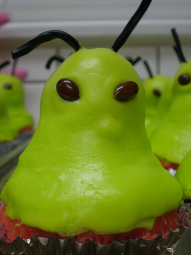 Alien Cupcakes by jenkosman.