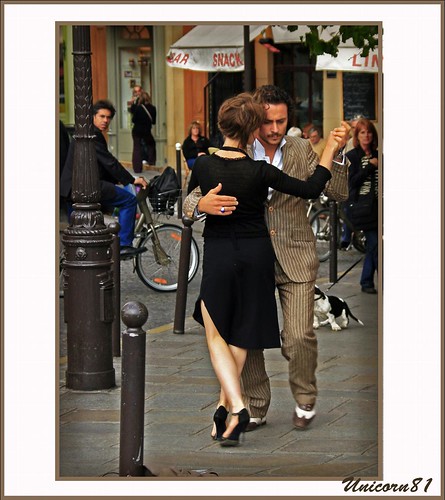 Tango dance on the streets of Paris Le tango dansent dans les rues de