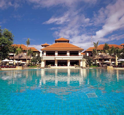 Pool by Day - Hotel Exterior