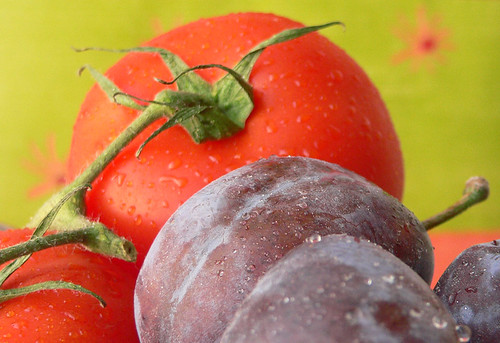 Zwetschgen und Tomaten