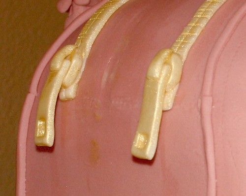 Marc Jacobs Blake Bag Cake - sides zipper detail
