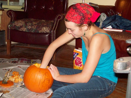 R carving Pumpkin