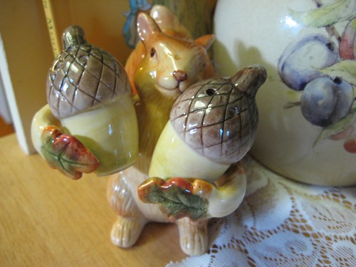 Squirrel salt and pepper shakers