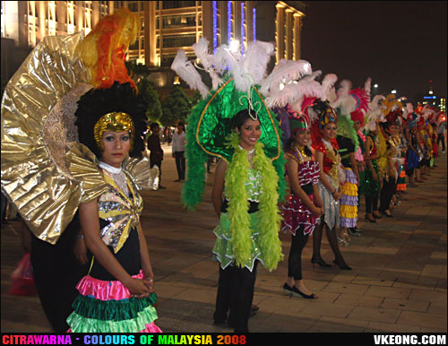 colours of malaysia dancers