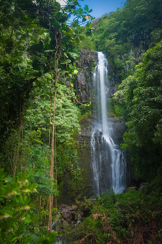 Waterfalls In Hawaii. Hawaiian Waterfall
