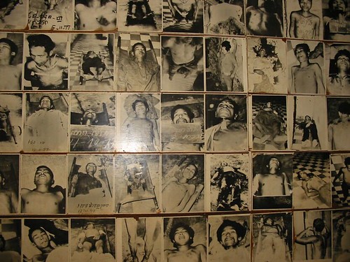 Enkele van de honderden foto's van slachtoffers