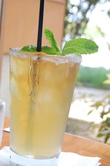 Gladstone's Long Beach: Half lemonade half iced tea by evilmidori