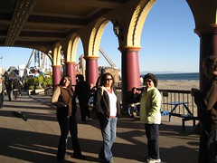 Amy, Jen & Doris at the Santa Cruz Boardwalk. (12/31/2007)