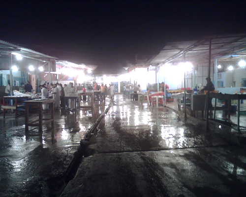 Il mercato del pesce aperto fino a tarda notte
