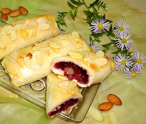 Cherry-Marzipan Bags by you.