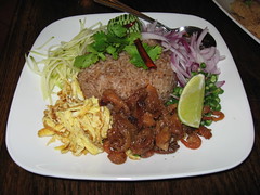SriPraPhai: Shrimp paste fried rice with chicken and dry shrimp