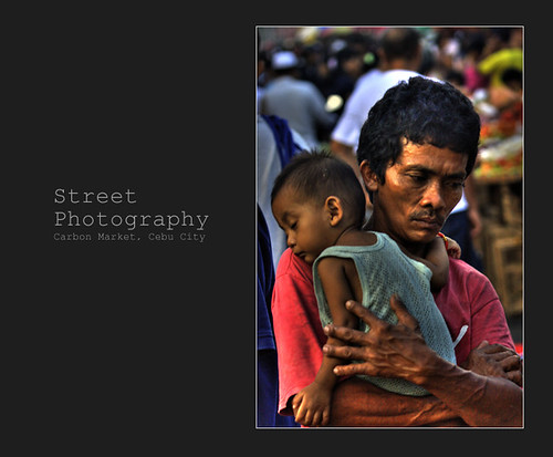 Carbon Market, Cebu City father carries his young boy, street scene Buhay Pinoy Philippines Filipino Pilipino  people pictures photos life Philippinen  菲律宾  菲律賓  필리핀(공화국)     