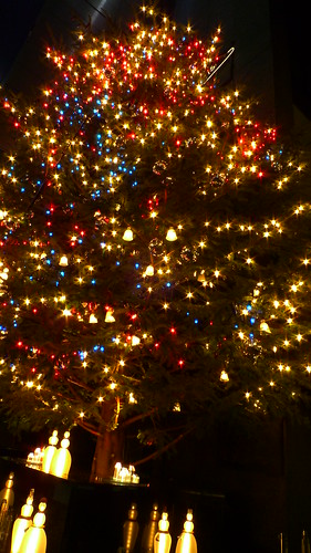 MIKIMOTO Janbo Tree with light stars