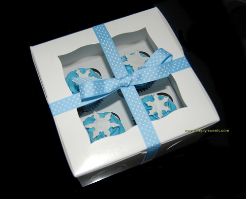Boxed snowflake cupcakes