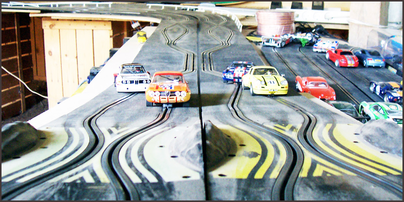 SCALEXTRIC CLASSIC TRACK LARGE BANKED SKID CHICANE EXTENSION SET BARRIERS MINT 