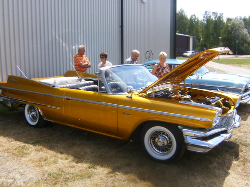 A Dodge Polara at the classic car event at Torvalla