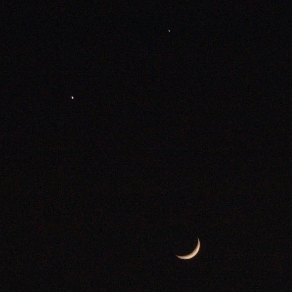 雙星伴月