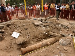 Colonial cannon discovered beneath Lima’s streets