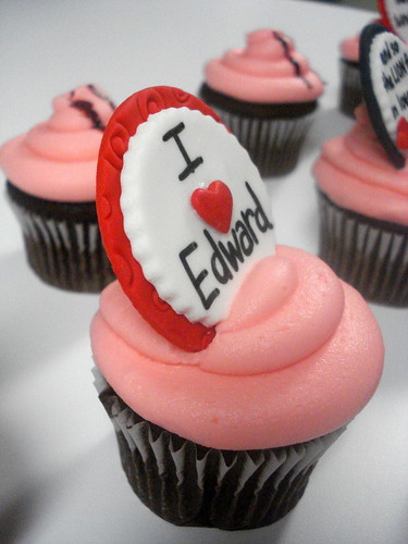 More Twilight Cupcakes - I heart Edward by SweetToothFairy.