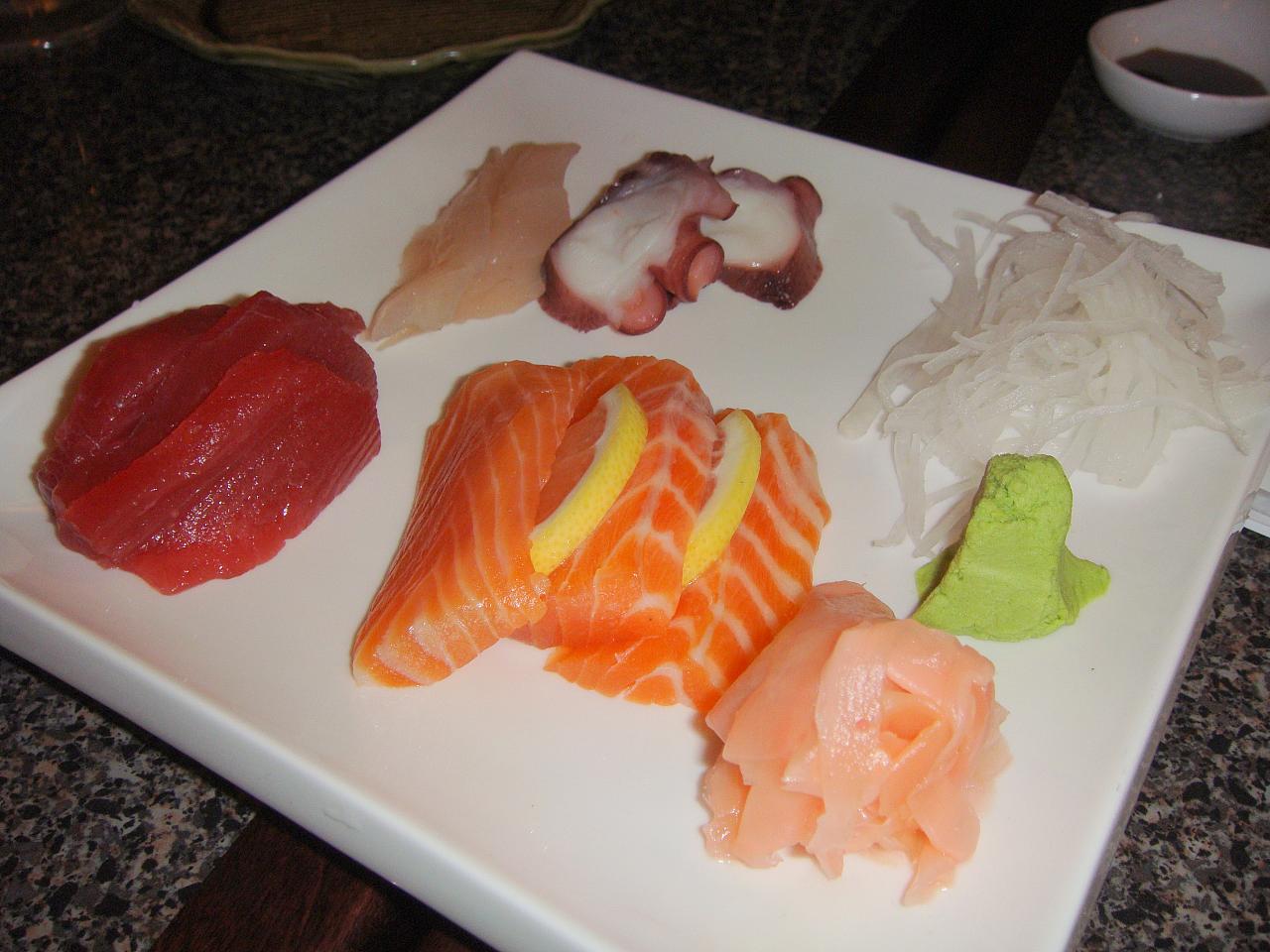 Assorted Sashimi (12 pcs)