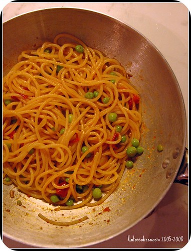 Spaghetti pachino acciughe e piselli