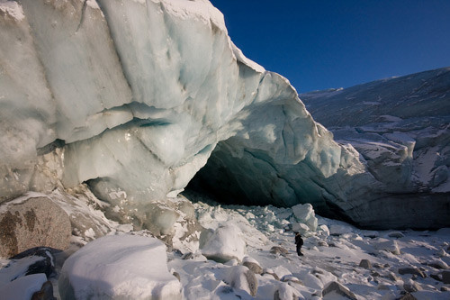 Sermeq Avangnardleq ice cave is affected by climate change