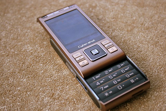 Sony Ericsson C905 is the first Cybershot mobile phone that slides up