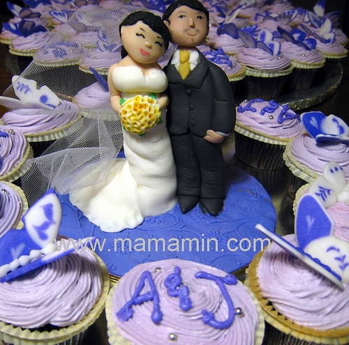 Wedding cupcakes purple theme I can't seem to get true purple with my 
