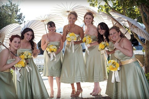 Gray and yellow are sweet and good for a spring wedding