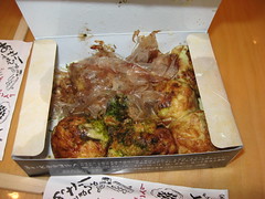 Mitsuwa Marketplace: Kukuru - takoyaki (uncovered)