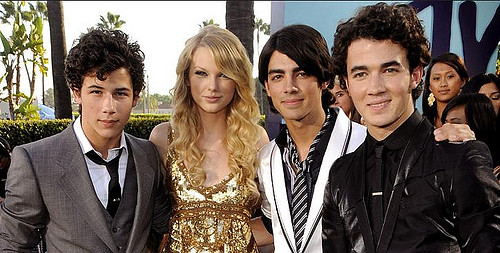 Jonas Brothers and Taylor Swift by ilovecullenboys.