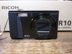 RICOH R10