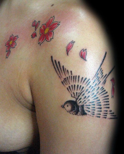 Tatuaje golondrina Pupa tattoo Granada by Marzia Tattoo