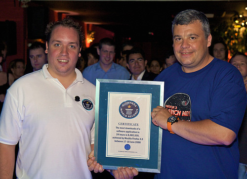 Tristan Nitot receiving the Guinness World Record certificate at the London Firefox 3 party!