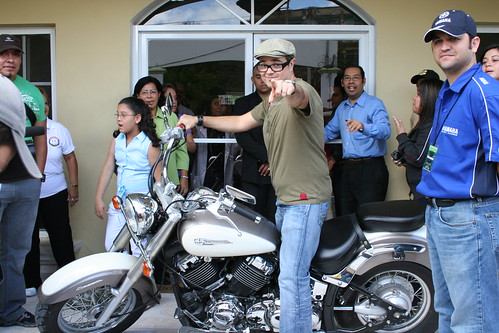 Aleks Syntek en una Dragstar de Ultramotor-Yamaha Honduras