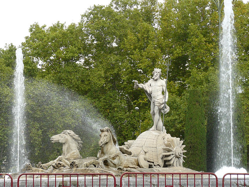  Real · Neptune Fountain 