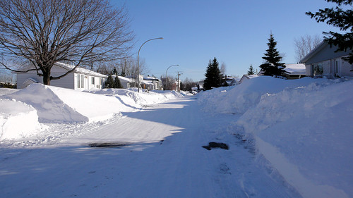 Snowy street in Longueuil (by blork)