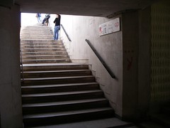Para o lado do sentido Lisboa-Cascais, só escadas!