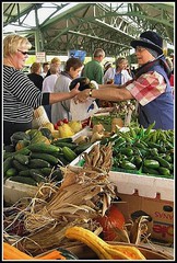 a farmers' market in Overland Park, KS (by: Frank Thompson, creative commons license)
