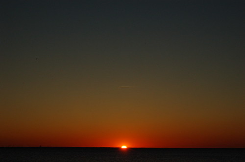 水平線、夕焼け、飛行機雲