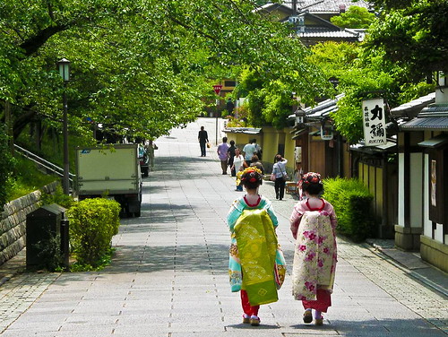 Geisha Girls in Kyoto by Shadowgate.